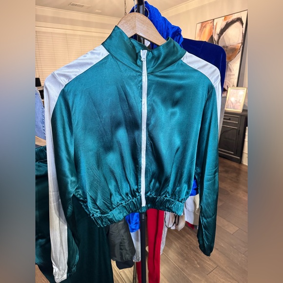 ZARA Satin Track Set – Size Small (2-Piece)
✨ Like New (Only Tried On) - Picture 1 of 7
